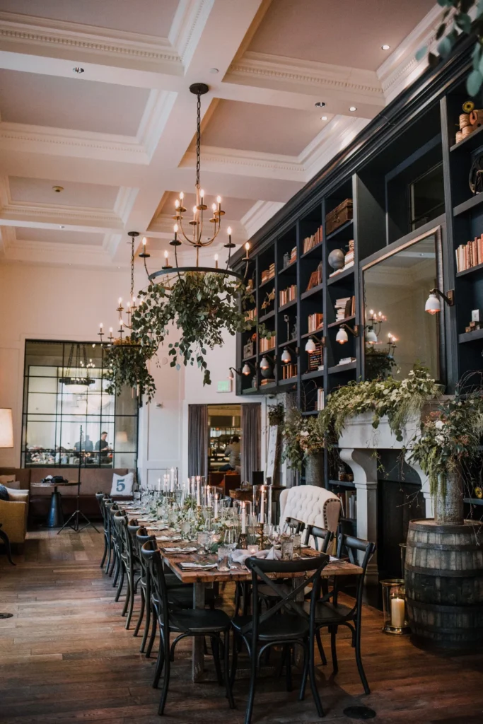a dining room filled with lots of tables and chairs